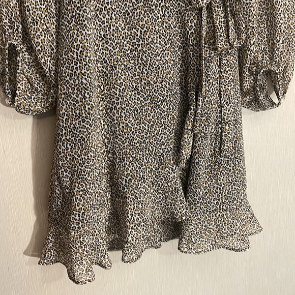Banana republic size 4 wrap snap closure dress leopard print ruffle v neck - Picture 2 of 5